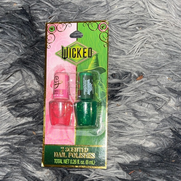 Wicked Makeup Set with Eye Shimmer and Lip Gloss-Green Witch - Picture 11 of 12